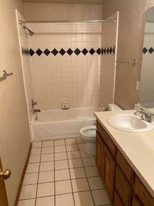 Building Photo - Edmond Home for lease