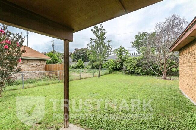 Building Photo - 2110 El Dorado Dr