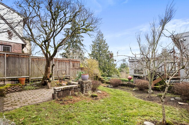 Building Photo - 3-Story Greenlake Home with a View - Deck ...