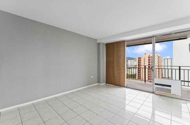 Building Photo - The Townhouse 1 Bed, 1 Bath, 1 Covered Parking with A/C