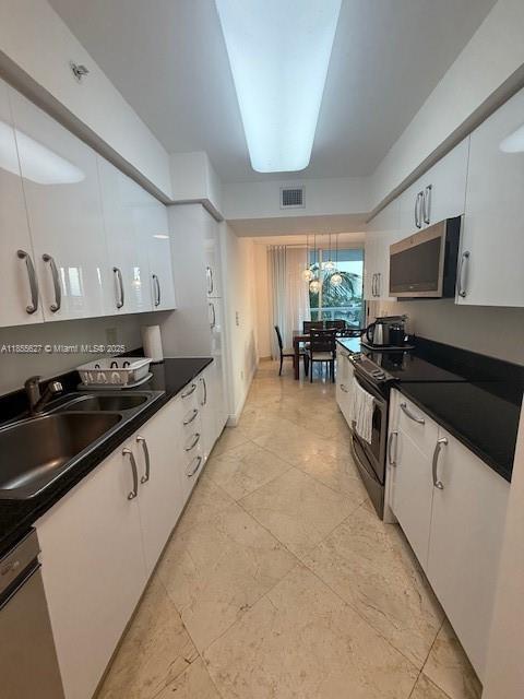 Building Photo - 16500 Collins Ave