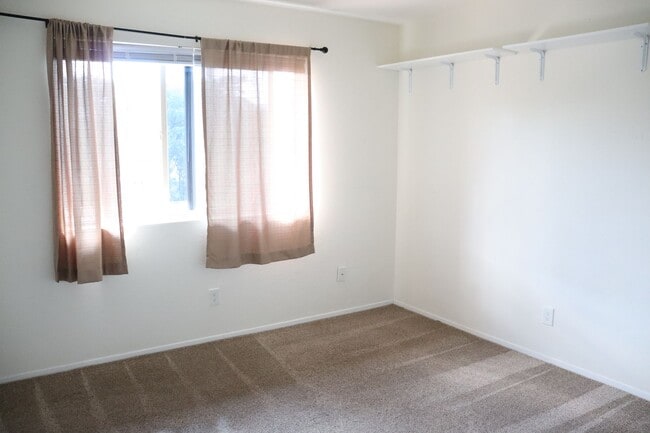 Building Photo - Three bedroom home
