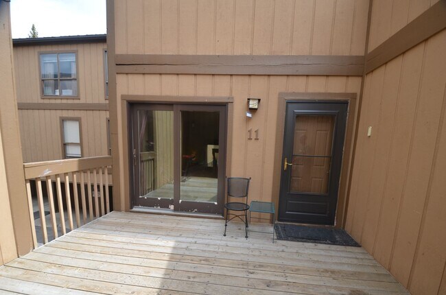 Building Photo - Pets Negotiable!  Walk to town, community hot tub! 2 month lease!