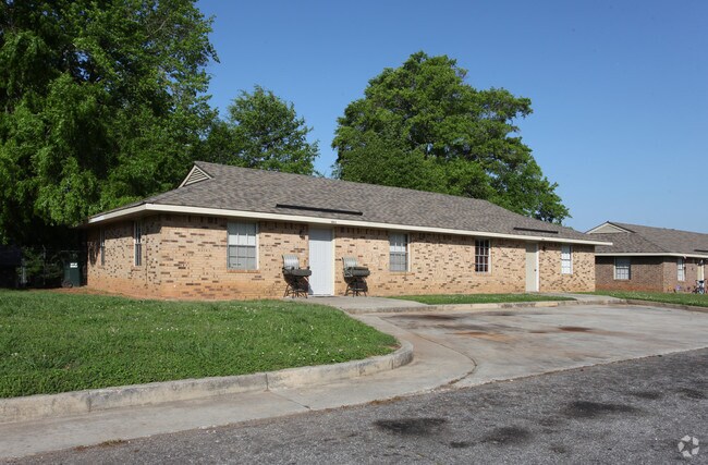 115 E Fambrough St - Pine Hurst Homes