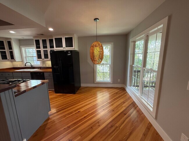 Building Photo - 1708 25th Ave N