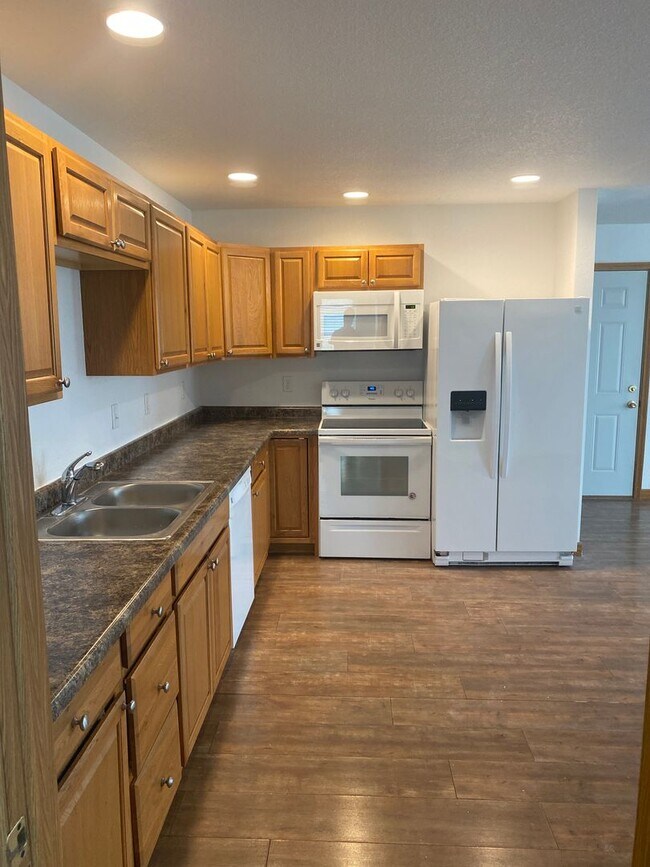 Building Photo - 1308 Trojan Rd