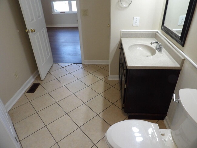 Building Photo - 107 Shannon Ln