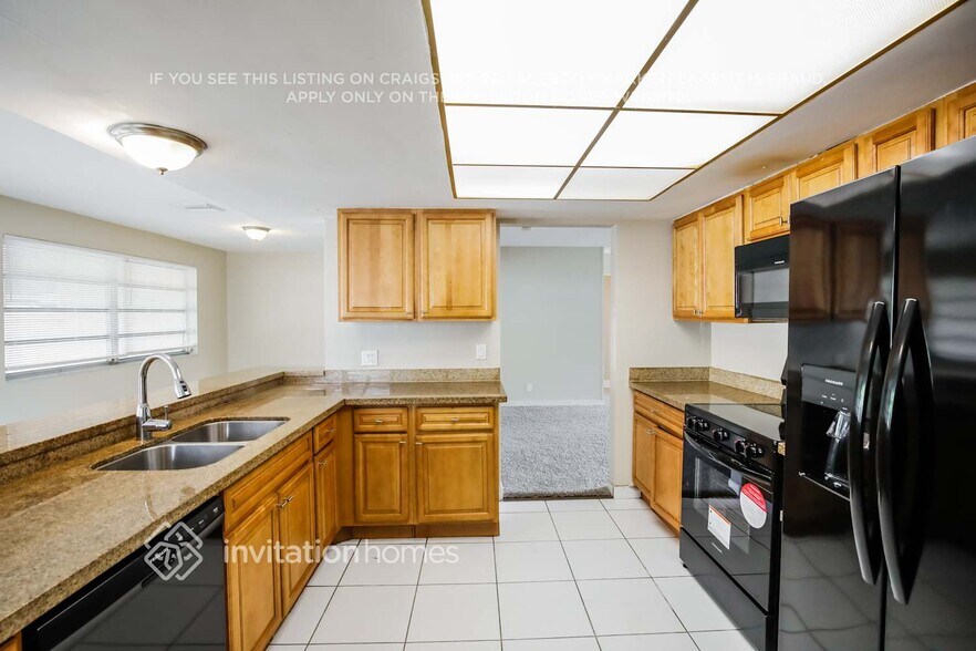 Building Photo - 2121 N 52nd Ave