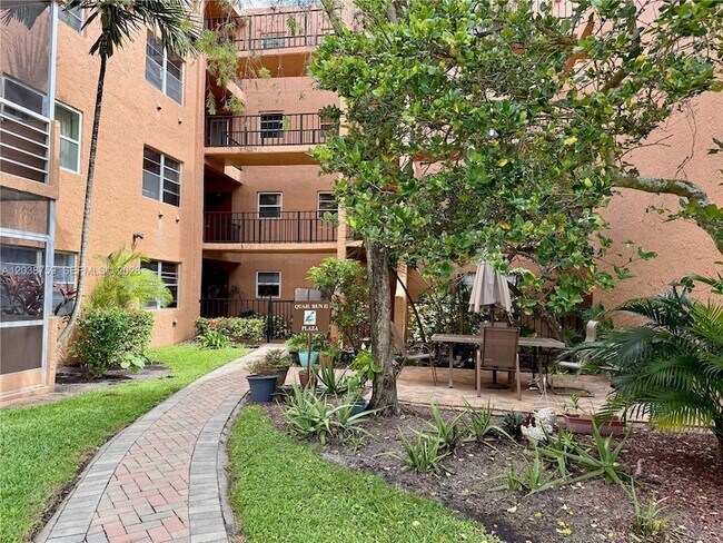 Building Photo - 3048 Sunrise Lakes Dr E
