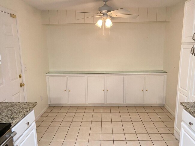 Building Photo - 255 North Rd