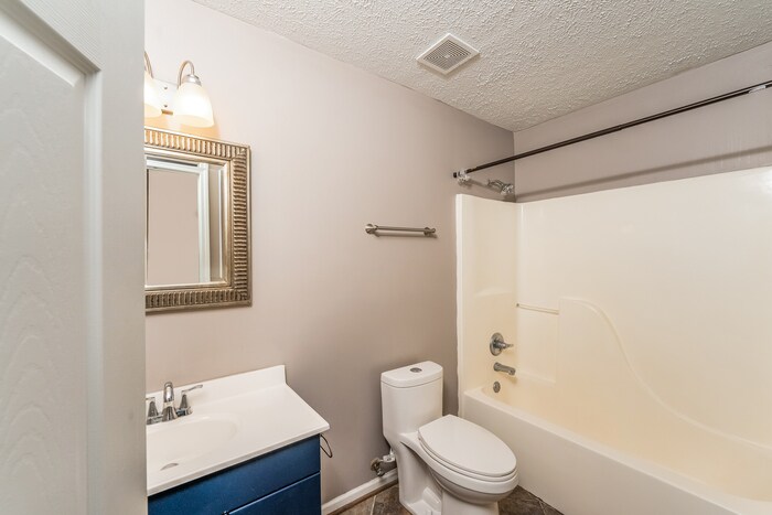 Building Photo - 123 Dogwood Cir