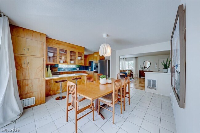 Building Photo - 1245 S 15th St