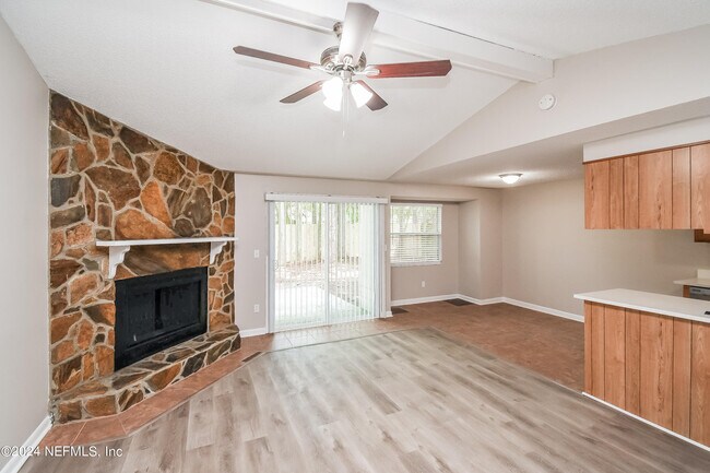 Building Photo - 3885 Mandarin Woods Dr N