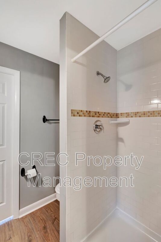 Building Photo - 204 S Hampton St