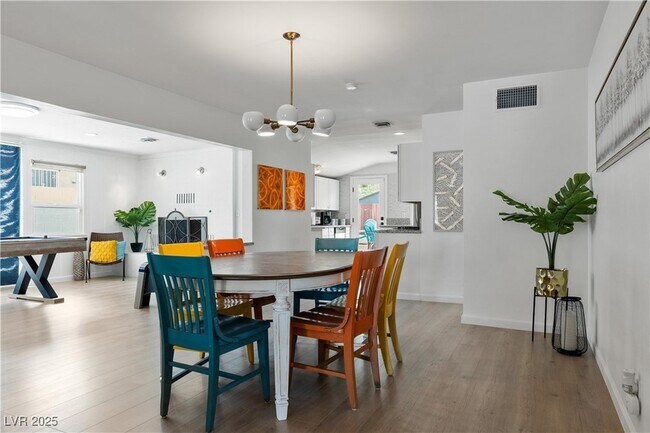 Building Photo - 1013 Francis Ave