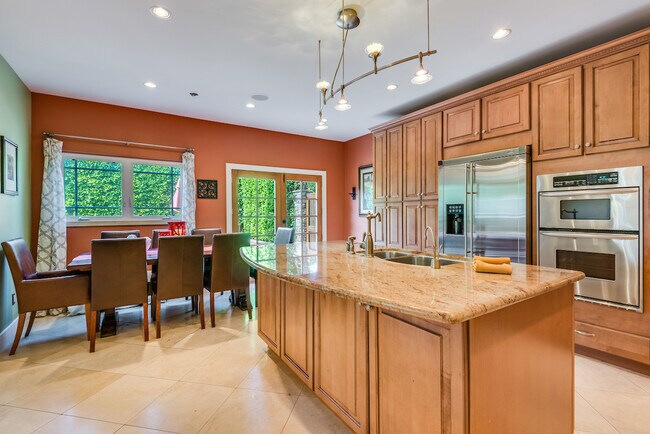 Building Photo - 2006 Manhattan Beach Blvd