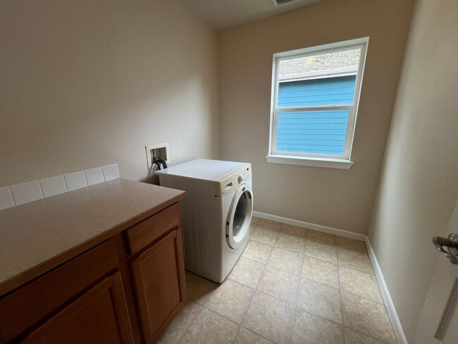 Building Photo - Large Four-Bedroom Home in the Heart of PO! Available for Rent NOW!