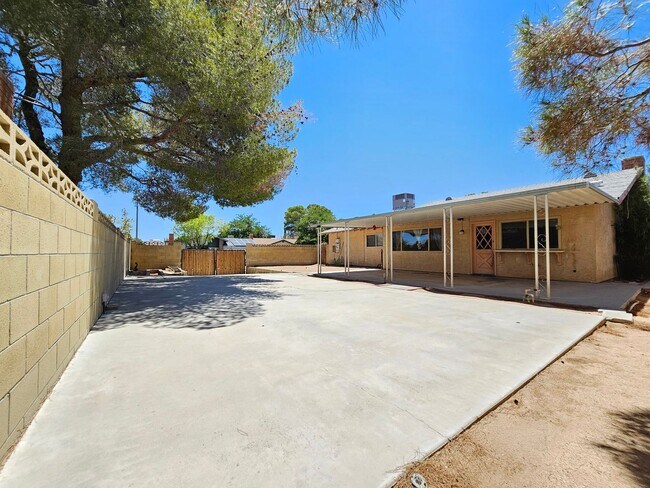 Building Photo - Beautiful home for Rent. Paid Solar, A/C, RV Parking, and Landscaping!