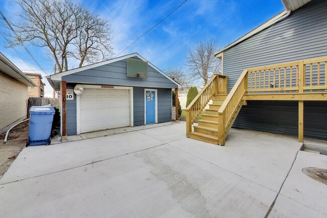 Building Photo - 6730 W Dakin St