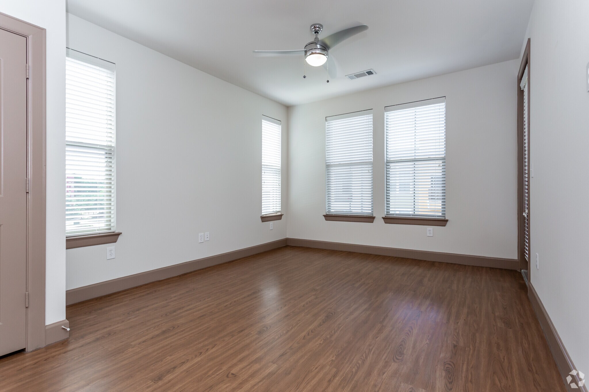 Grapevine Station 1022 Texan Trl Grapevine TX 76051 Apartment Finder