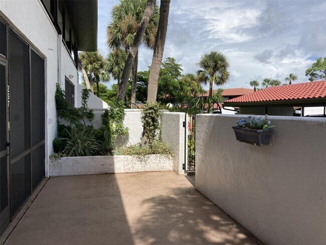 Building Photo - 3500 El Conquistador Pkwy