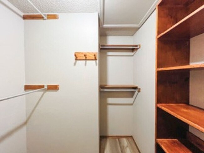 Building Photo - 213 Woodbridge Cir