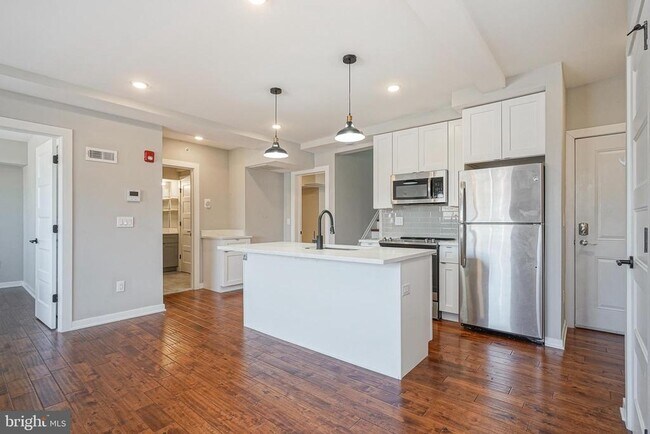 Building Photo - 1710 Cambridge St