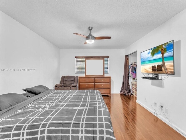 Building Photo - 6201 N Falls Cir Dr