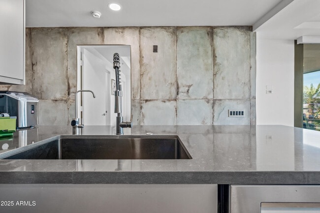 Building Photo - 7167 E Rancho Vista Dr