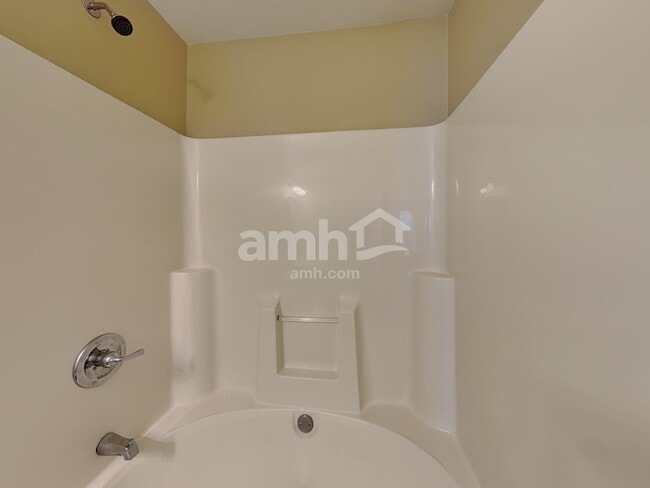 Building Photo - 224 N Fuquay Springs Ave