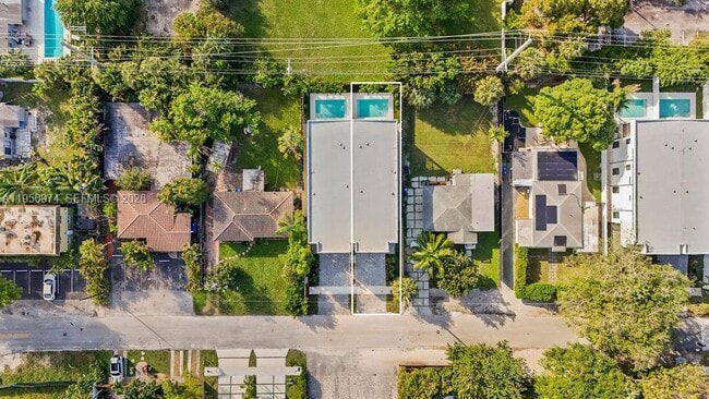 Building Photo - 1321 NE 13th Ave