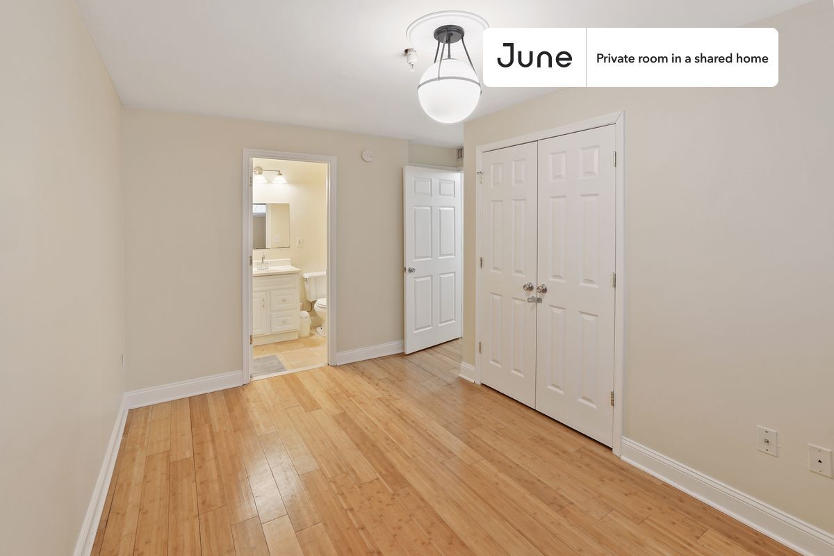 Building Photo - Room in Shared 2 bed/2 bath home