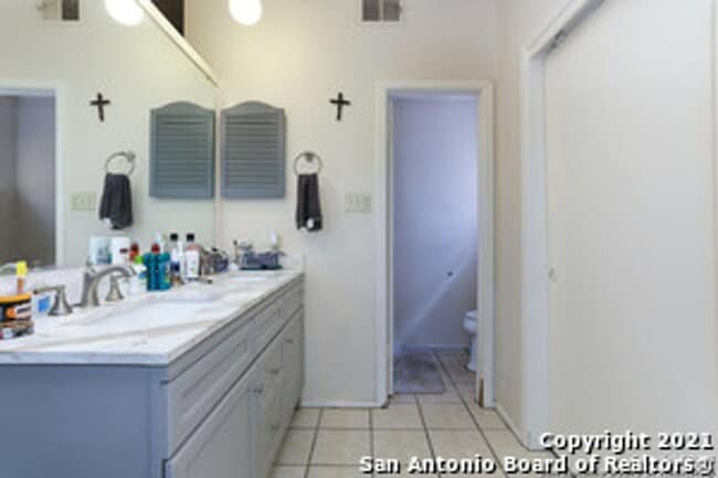 Building Photo - 6510 Ridge Creek Dr