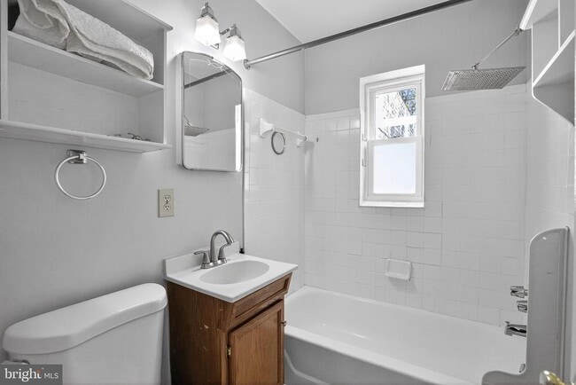 Building Photo - 303 S Wayne St