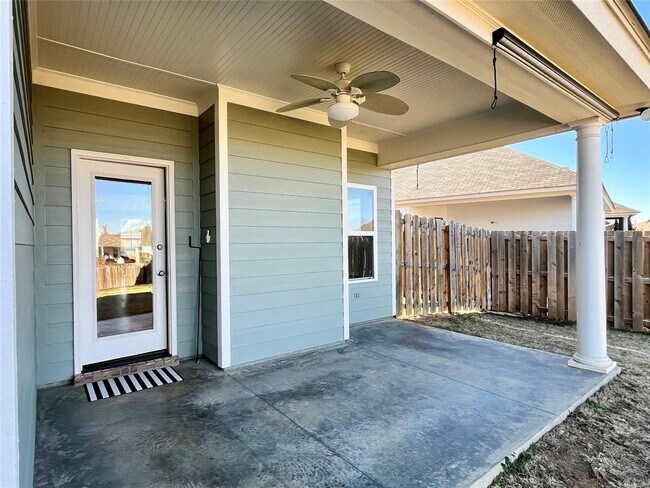 Building Photo - 876 Hedgefield Way