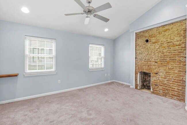 Building Photo - 813 N Lawrence St