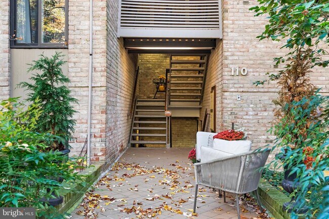 Building Photo - 110 Cross Keys Rd