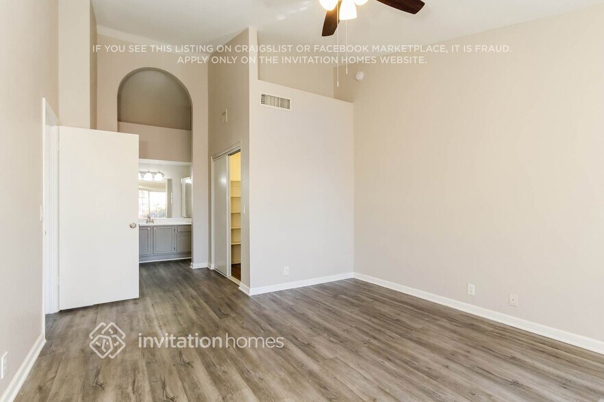 Building Photo - 11018 N 60th Dr