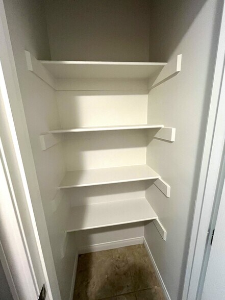 Building Photo - 6125 Kendra St