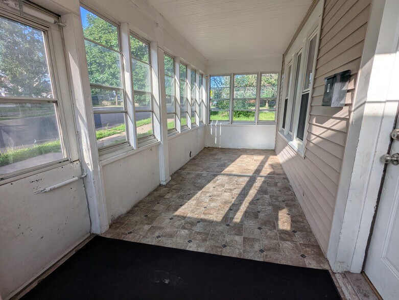 Building Photo - 732 Case Ave