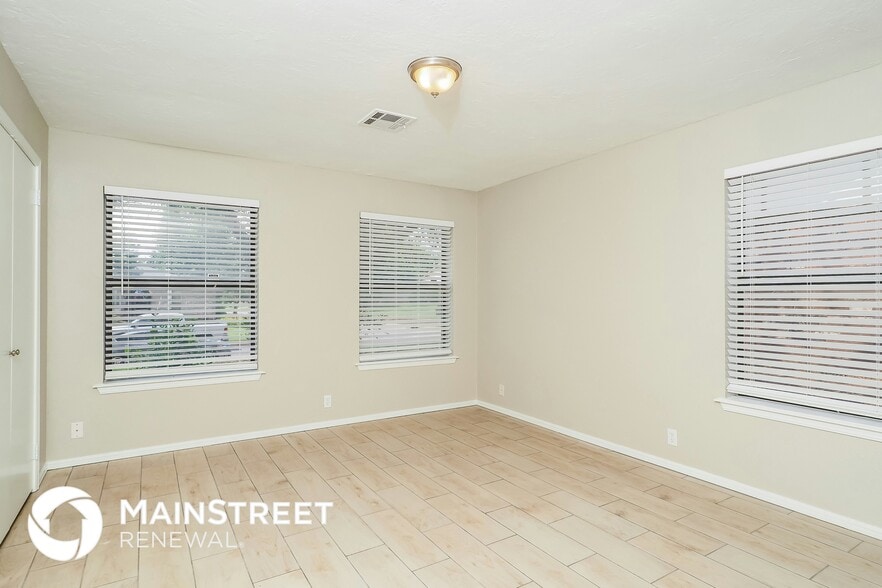 Building Photo - 2817 Fairfield Dr