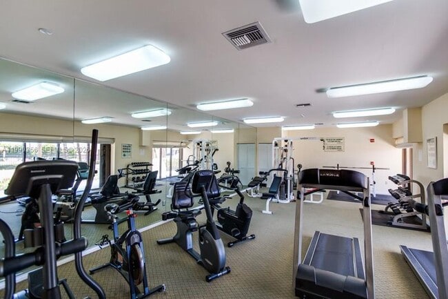 Building Photo - 2625 Collins Ave