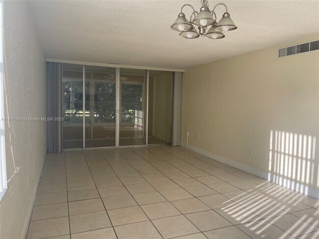 Building Photo - 9495 Evergreen Pl