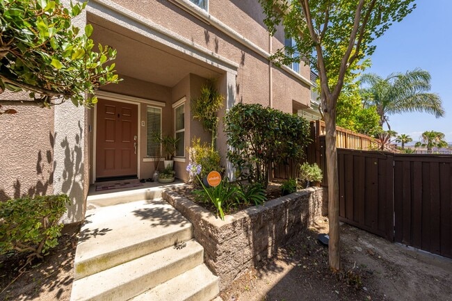 Building Photo - Beautiful Townhome in Chula Vista zz