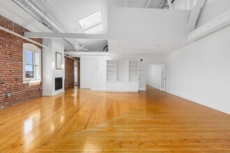 Building Photo - 755 Westminster St