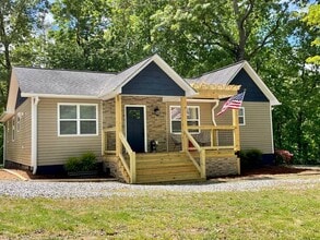 Building Photo - 233 Lakeview Cir