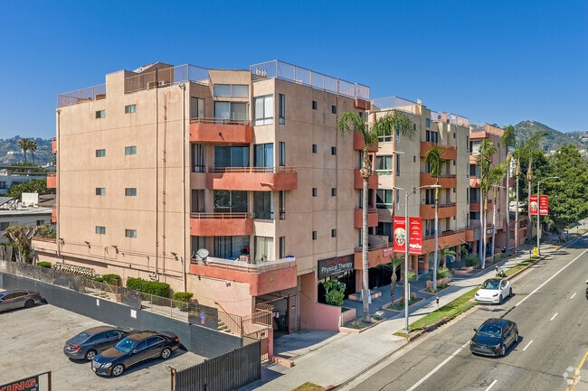 Building Photo - 1335 N La Brea Ave