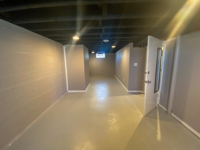 Building Photo - 2 Bedroom Single Family