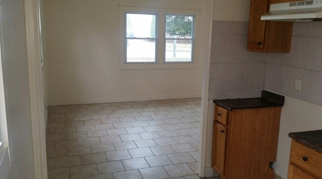 Building Photo - AFFORDABLE 2BR SINGLE FAMILY HOME, HARD SU...