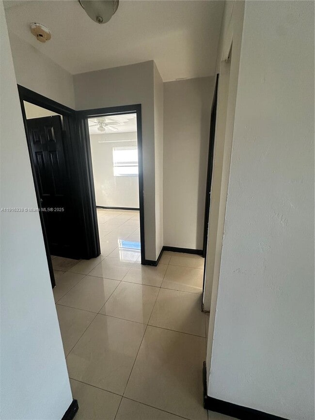 Building Photo - 2421 N 57th Terrace